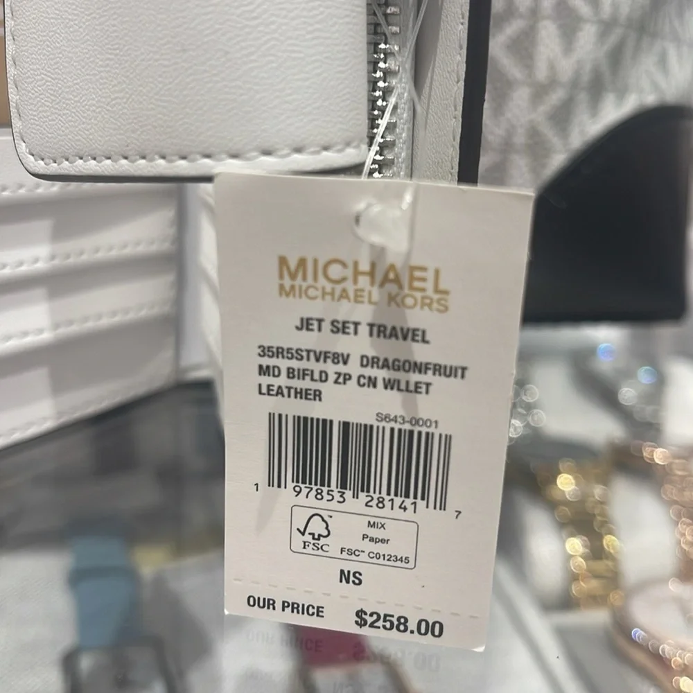 Michael Kors Jet Set Travel Md Printed Signature Logo Bi-Fold Wallet
Dragonfruit - Picture 11 of 16